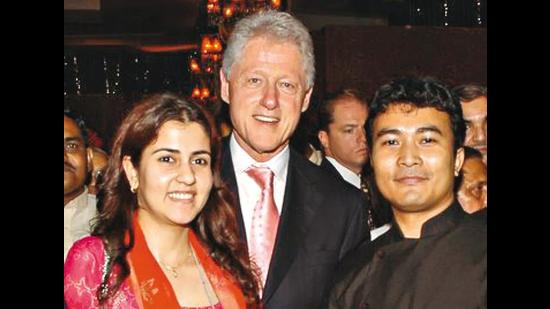 With Bill Clinton and the GM of the event company, Sukhmani Singh Sareen, at the then chief minister’s residence in Lucknow in 2005