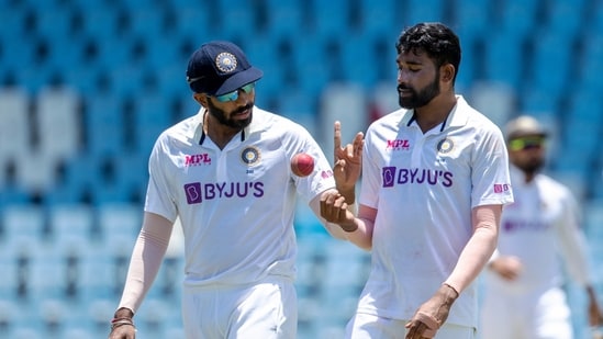 India's Jasprit Bumrah, left, has a word with bowler Mohammed Siraj as he prepares to bowl, during the fifth day of the Test Cricket match between South Africa and India at Centurion Park in Pretoria, South Africa, Thursday, Dec. 30(AP)