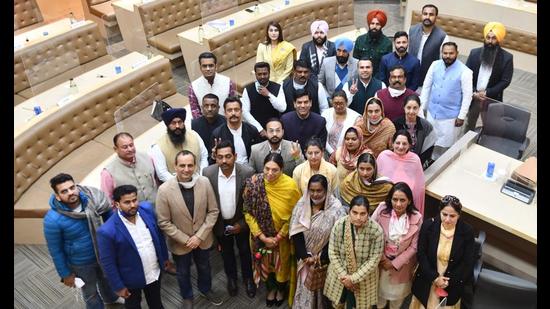 The newly-elected councillors after the oath-taking ceremony in the municipal corporation house in Sector 17, Chandigarh, on Saturday. (Ravi Kumar/HT) The newly-elected councillors after the oath-taking ceremony in the municipal corporation house in Sector 17, Chandigarh, on Saturday. (Ravi Kumar/HT)