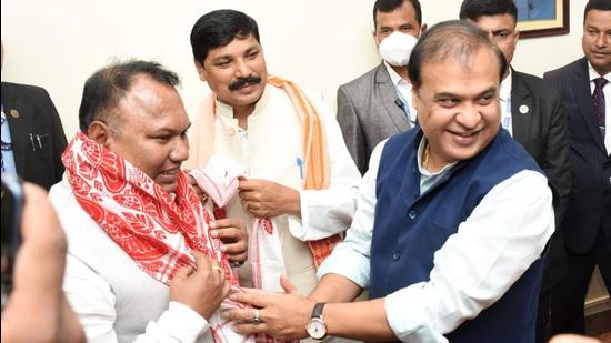Assam Congress MLA Sashi Kanta Das extended support to Assam’s BJP government led by chief minister Himanta Biswa Sarma (Twiter/@Pijush_hazarika)