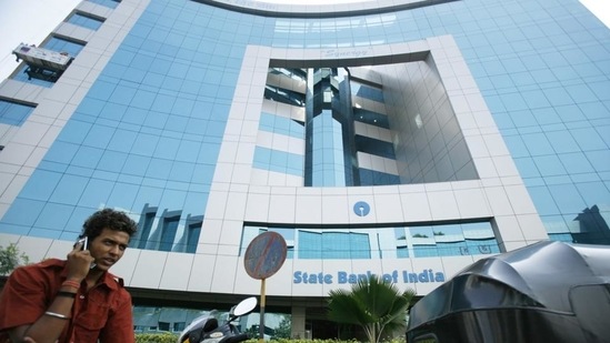 Electoral bonds are issued by the State Bank of India (SBI) for amounts ranging from <span class='webrupee'>₹</span>1,000 to <span class='webrupee'>₹</span>1 crore.(Bloomberg Photo)