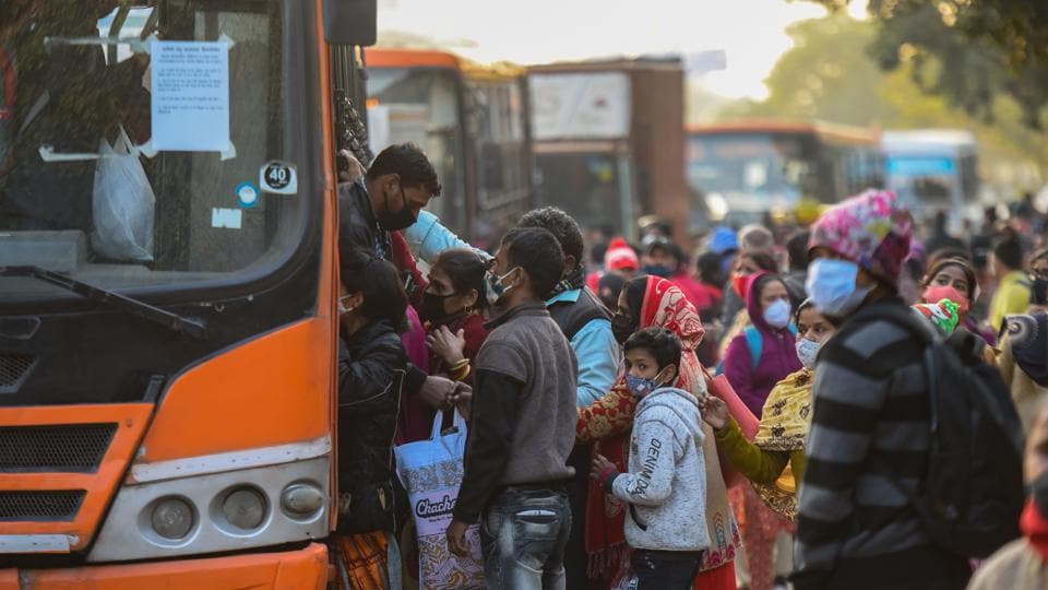 Delhi's overall Covid-19 tally has climbed to 14,50,927 after more than 2,000 fresh cases on the first day of 2022. (Amal KS/HT Photo) Delhi's overall Covid-19 tally has climbed to 14,50,927 after more than 2,000 fresh cases on the first day of 2022. (Amal KS/HT Photo)