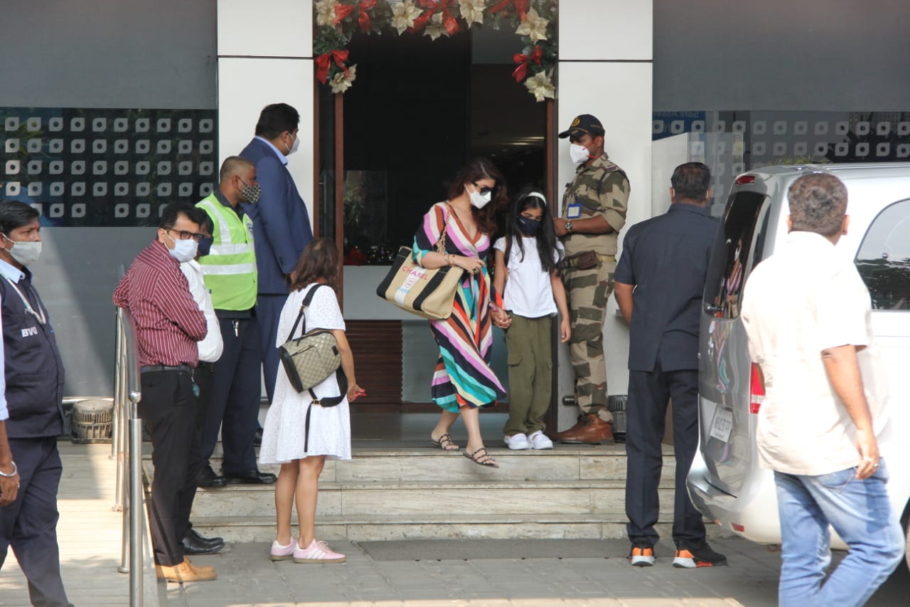 Twinkle Khanna at Kalina airport in Mumbai. (Varinder Chawla) Twinkle Khanna at Kalina airport in Mumbai. (Varinder Chawla)