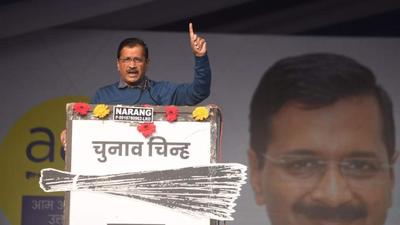 Delhi chief minister and AAP convenor Arvind Kejriwal at a rally in Lucknow on Sunday. (DEEPAK GUPTA/HT PHOTO) Delhi chief minister and AAP convenor Arvind Kejriwal at a rally in Lucknow on Sunday. (DEEPAK GUPTA/HT PHOTO)