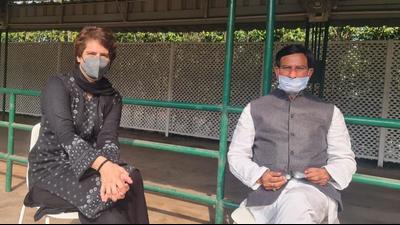 Anant Ram Chauhan was welcomed to the Uttarakhand Congress in Delhi where he had a brief meeting with Congress general secretary Priyanka Gandhi Vadra as well. (Twitter/@INCUttarakhand)