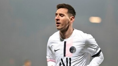 PSG's Lionel Messi during the French League One soccer match between FC Lorient and Paris Saint-Germain at the Moustoir stadium in Lorient, western France. (AP)