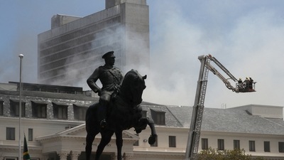 The statue of Louis Botha, former prime minister of the Union of South Africa, is seen in front of the parliament where a fire broke out in Cape Town, South Africa, on January 2, 2022.&nbsp; (REUTERS / Mike Hutchings)