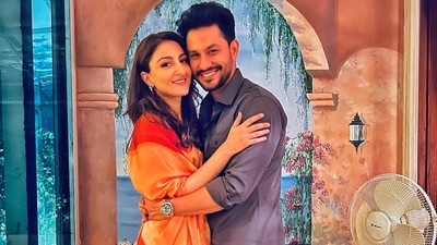 Kunal Kemmu and Soha Ali Khan pose for a picture. Kunal Kemmu and Soha Ali Khan pose for a picture.