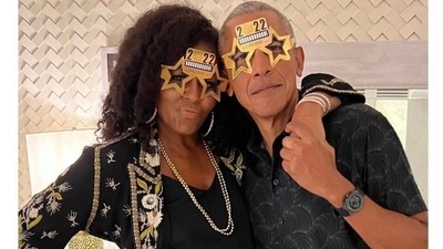 Michelle Obama and her 'boo' Barack Obama wish Happy New Year 2022 with coolest pic: Internet reacts Michelle Obama and her 'boo' Barack Obama wish Happy New Year 2022 with coolest pic: Internet reacts