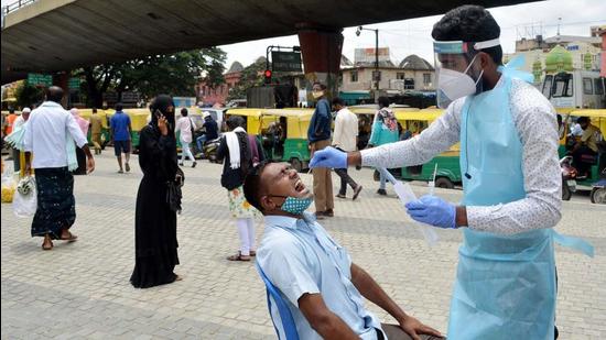 Bengaluru reported 923 new Covid cases and three deaths on Sunday. (HT Archives) Bengaluru reported 923 new Covid cases and three deaths on Sunday. (HT Archives)