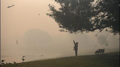 The Air Quality Index was 391 at 7am, hovering in the ‘very poor’ category. (Hindustan Times)