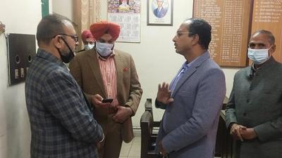 Deputy commissioner Varinder Kumar Sharma along with his father and police commissioner Gurpreet Singh Bhullar meeting DEO Lakhvir Singh in Ludhiana on January 03, 2022. (HT PHOTO) Deputy commissioner Varinder Kumar Sharma along with his father and police commissioner Gurpreet Singh Bhullar meeting DEO Lakhvir Singh in Ludhiana on January 03, 2022. (HT PHOTO)