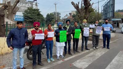 Members of different NGOs stage protest against Ludhiana municipal corporation’s inaction over illegal cutting of trees around the MC sub zone near Middha Chowk. (HT File) Members of different NGOs stage protest against Ludhiana municipal corporation’s inaction over illegal cutting of trees around the MC sub zone near Middha Chowk. (HT File)