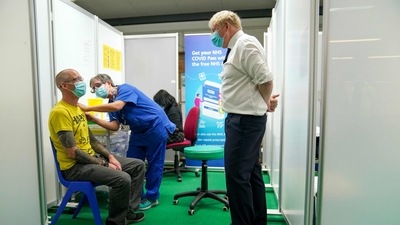 Boris Johnson’s government removed almost all Covid-19 restrictions in July, but last month reversed course and triggered its “Plan B” for England. In picture - Johnson(right) watches a Londoner receives his Covid-19 booster shot. (AFP)