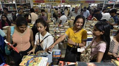 Visitors browse through books during the Delhi Book Fair in 2019. (HT PHOTO) Visitors browse through books during the Delhi Book Fair in 2019. (HT PHOTO)