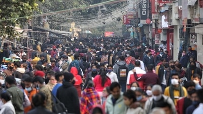 The national capital reported a spike of around 28 per cent in new Covid cases after it witnessed 3,194 infections on Sunday. (Sanchit Khanna/HT Photo)