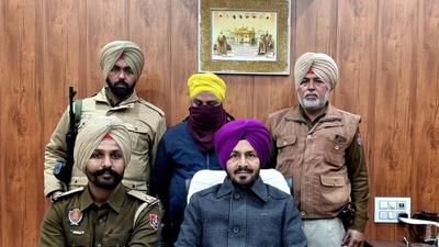 The drug peddling accused in custody of STF in Ludhiana on January 03, 2022. (HT PHOTO) The drug peddling accused in custody of STF in Ludhiana on January 03, 2022. (HT PHOTO)
