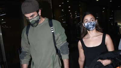 Alia Bhatt with Ranbir Kapoor slays airport fashion in chic outfit and ₹1 lakh bag: Pics and video inside (HT Photo/Varinder Chawla) Alia Bhatt with Ranbir Kapoor slays airport fashion in chic outfit and ₹1 lakh bag: Pics and video inside (HT Photo/Varinder Chawla)