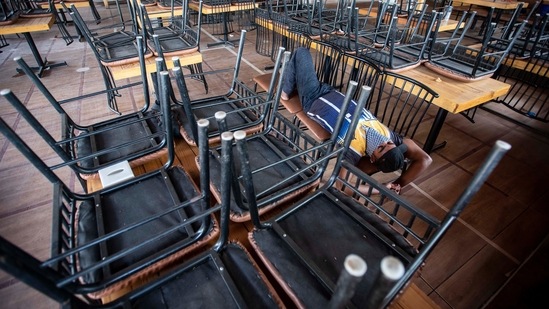 Bars and restaurants were allowed to remain open with 50 per cent capacity till 10 pm, while home delivery of food and other essential products was permitted as per usual operational hours.(HT File Photo)