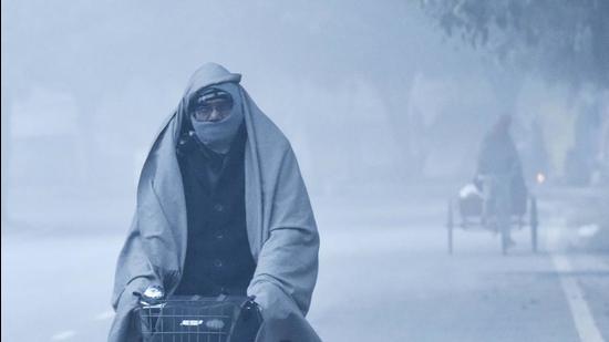 Pollution levels in Delhi are expected to fall even further, predicted the central weather office, on the back of two consecutive western disturbances that are likely to impact the region this week. (Vipin Kumar/HT Photo)