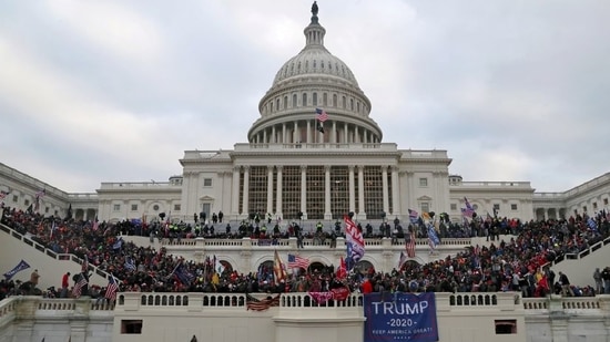 A mob of supporters of former US President Donald Trump storm the US Capitol Building in Washington on January 6, 2021.&nbsp;(Leah Millis / REUTERS)