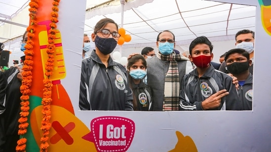 Madhya Pradesh Chief Minister Shivraj Singh Chouhan launches an inoculation drive to vaccinate beneficiaries of the 15-18 yrs age group, at a school-turned vaccination centre in Bhopal.(PTI)