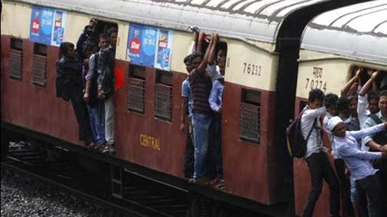 Passengers travel on the footboards of a suburban local train in Mumbai.(Kunal Patil/HT file photo) (HT)