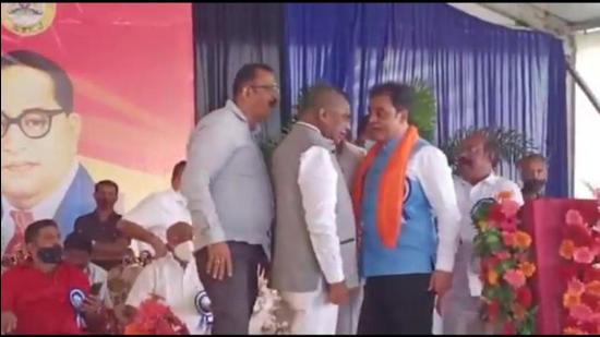 The event was organised by the state government to unveil the statues of Dr B R Ambedkar and Bengaluru founder Kempegowda (HT Photo) The event was organised by the state government to unveil the statues of Dr B R Ambedkar and Bengaluru founder Kempegowda (HT Photo)