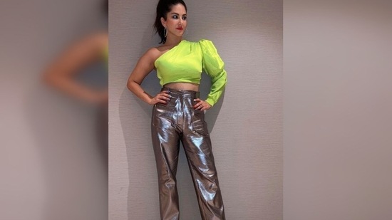Sunny Leone, just like always, looked like a boss lady in her all-metallic New Year eve utfit.(Instagram/@sunnyleone)