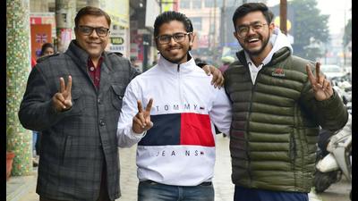 Abhishek Jain along with his father Ravi Jain and brother Abhinav Jain celebrating after CAT result in Ludhiana on Tuesday. (Harsimar Pal Singh/HT)