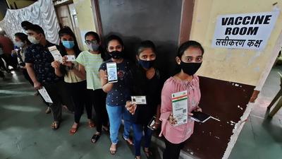 Data indicates that daily cases may go up to 100,000 cases at the peak of the third wave anticipated in February. (Praful Gangurde/HT Photo) Data indicates that daily cases may go up to 100,000 cases at the peak of the third wave anticipated in February. (Praful Gangurde/HT Photo)