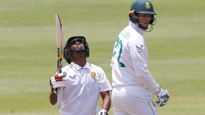 Cricket - Second Test - South Africa v India - Imperial Wanderers Stadium, Johannesburg, South Africa - January 4, 2022 South Africa's Keegan Petersen celebrates reaching his half century REUTERS/Rogan Ward (REUTERS)