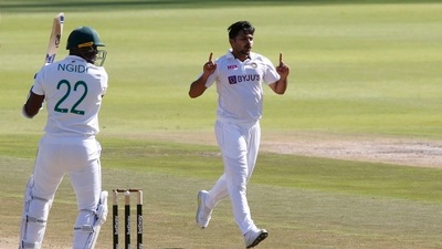 Shardul Thakur celebrates after taking the wicket of Lungi Ngidi (REUTERS)