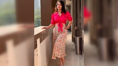 Sharing her stills on her Instagram handle, Sunny Leone captioned her post, "Lady in Pink!!." (Instagram/@sunnyleone) Sharing her stills on her Instagram handle, Sunny Leone captioned her post, "Lady in Pink!!." (Instagram/@sunnyleone)