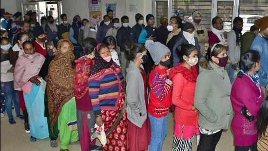 People, waiting in long queues at the Covid vaccination centre in Ludhiana’s civil surgeon office, criticised the health department and rued having to make multiple trips to get the doses administered. (Harsimar Pal Singh/HT)