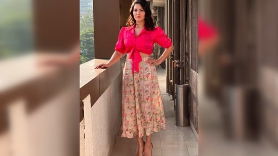 Sunny Leone's look was created by celebrity stylist Hitendra Kapopara, assisted by Sameer Katariya.  (Instagram/@sunnyleone)