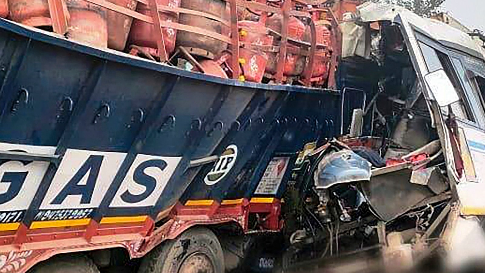 Jharkhand accident 16 die, 26 hurt as bus collides with truck in Pakur district Latest News