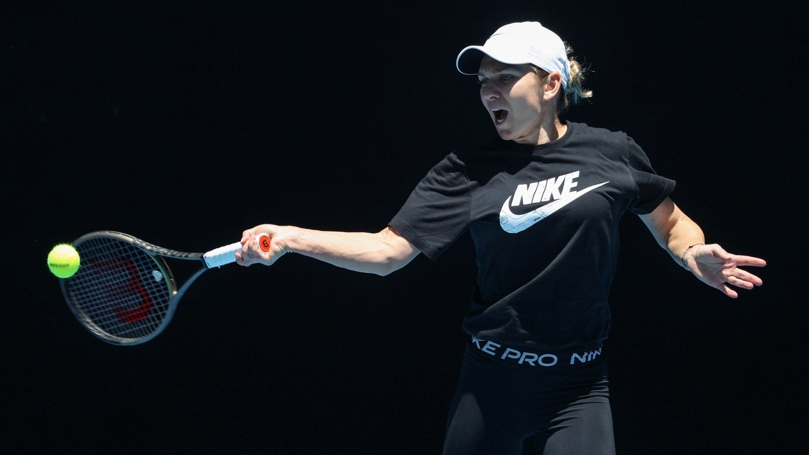 Simona Halep advances in Melbourne, qualifier Berankis to face Nadal Tennis News
