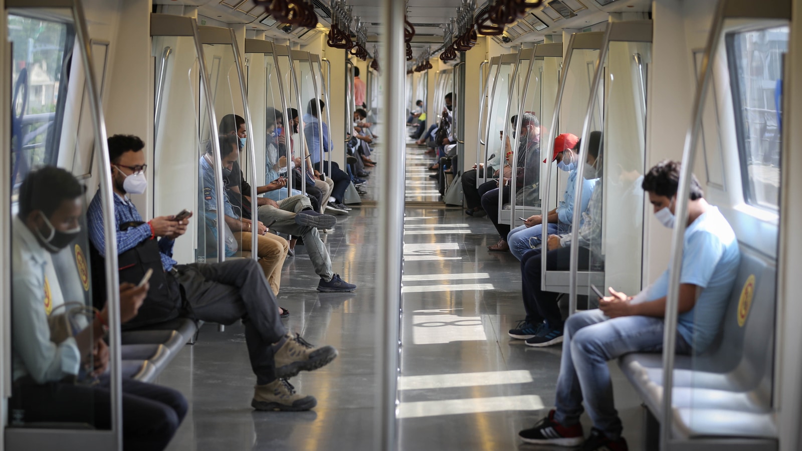 After fresh Covid-19 curbs, Delhi Metro to run at 100% seating capacity  with no standing passengers | Latest News Delhi - Hindustan Times