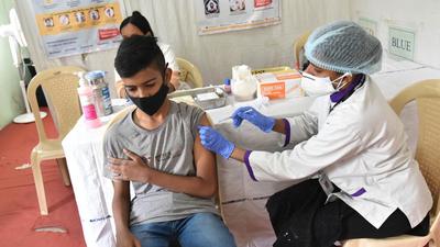 Over 79, 254 people aged between 15 to 18 years old, got the jab in the district on the third day since the vaccination was started for the adolescents. (HT PHOTO) Over 79, 254 people aged between 15 to 18 years old, got the jab in the district on the third day since the vaccination was started for the adolescents. (HT PHOTO)