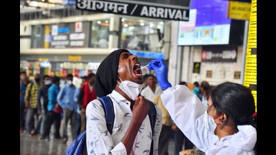 A health care worker collects a swab sample of a passenger for the Covid-19 test, Chhatrapati Shivaji Maharaj Terminus, Mumbai, 2021 (Deepak Salvi) A health care worker collects a swab sample of a passenger for the Covid-19 test, Chhatrapati Shivaji Maharaj Terminus, Mumbai, 2021 (Deepak Salvi)