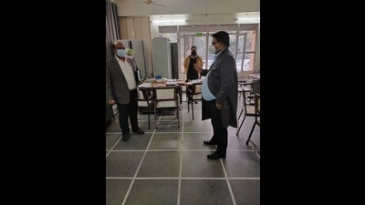 There are around 8,400 employees in the Ludhiana MC, of which 3,200 are yet to get the second dose. Their salary will be witheld until they get the second dose of the vaccine. A vaccination camp will soon be held. (HT Photo)