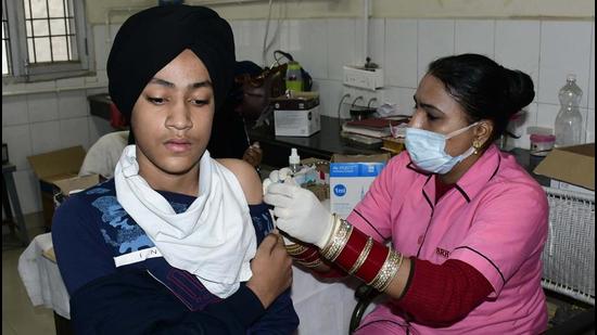 Ludhiana civil surgeon Dr SP Singh said the foreign returnees had landed at Indira Gandhi International Airport, New Delhi. They had been asked to self-isolate after they tested positive, and their sample was sent for genome testing, which returned positive for Omicron. (Harsimar Pal Singh/HT)