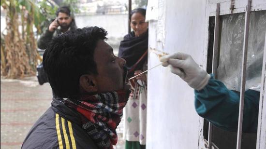 During the second wave, the Chandigarh tricity’s daily Covid tally had peaked at 2,612 on May 10, 2021. (HT Photo)