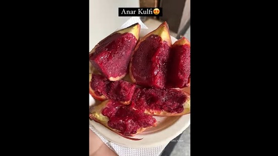 ‘Anar Kulfi’ is basically a ‘pomegranate’ filled with the dessert.&nbsp;(instagram/@paidaishi_foodie)