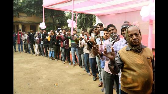Voters stand in a queue to cast their votes at a polling booth at Danapur in Patna during Panchayat elections. (Santosh Kumar/HT Photo) Voters stand in a queue to cast their votes at a polling booth at Danapur in Patna during Panchayat elections. (Santosh Kumar/HT Photo)