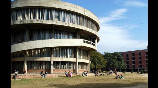 The non-teaching staff at PU, Chandigarh, had been protesting since December 27. (HT FIle Photo)