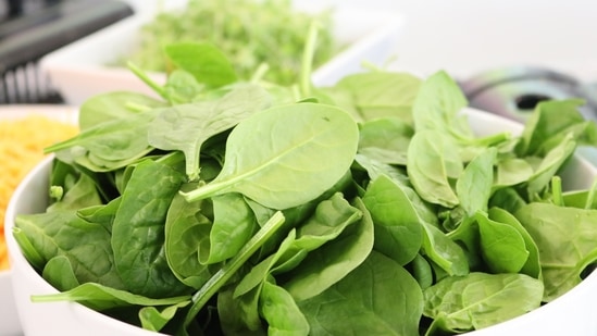 Spinach is rich in vitamin and phytochemicals. People suffering from iron deficiency should consume spinach on a daily basis. Spinach also helps in shedding the extra fat from the body.( Instagram)