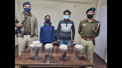 The accused and the recovered arms in custody of Chandigarh Police. (HT Photo)