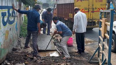 Almost 60 per cent of water leakage has stopped and the work at Sangamwadi RTO will be completed in the next couple of days, said, officials. (Rahul Raut/HT PHOTO)